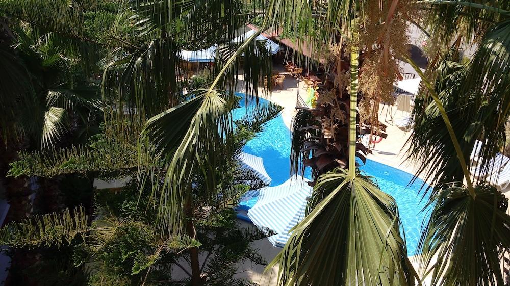 Semoris Hotel Side Bagian luar foto