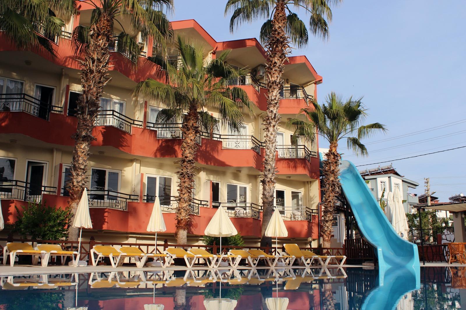 Semoris Hotel Side Bagian luar foto