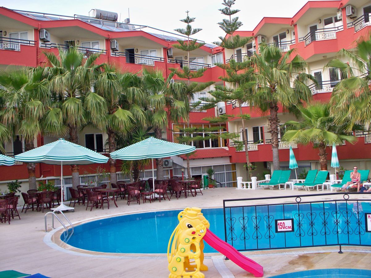 Semoris Hotel Side Bagian luar foto