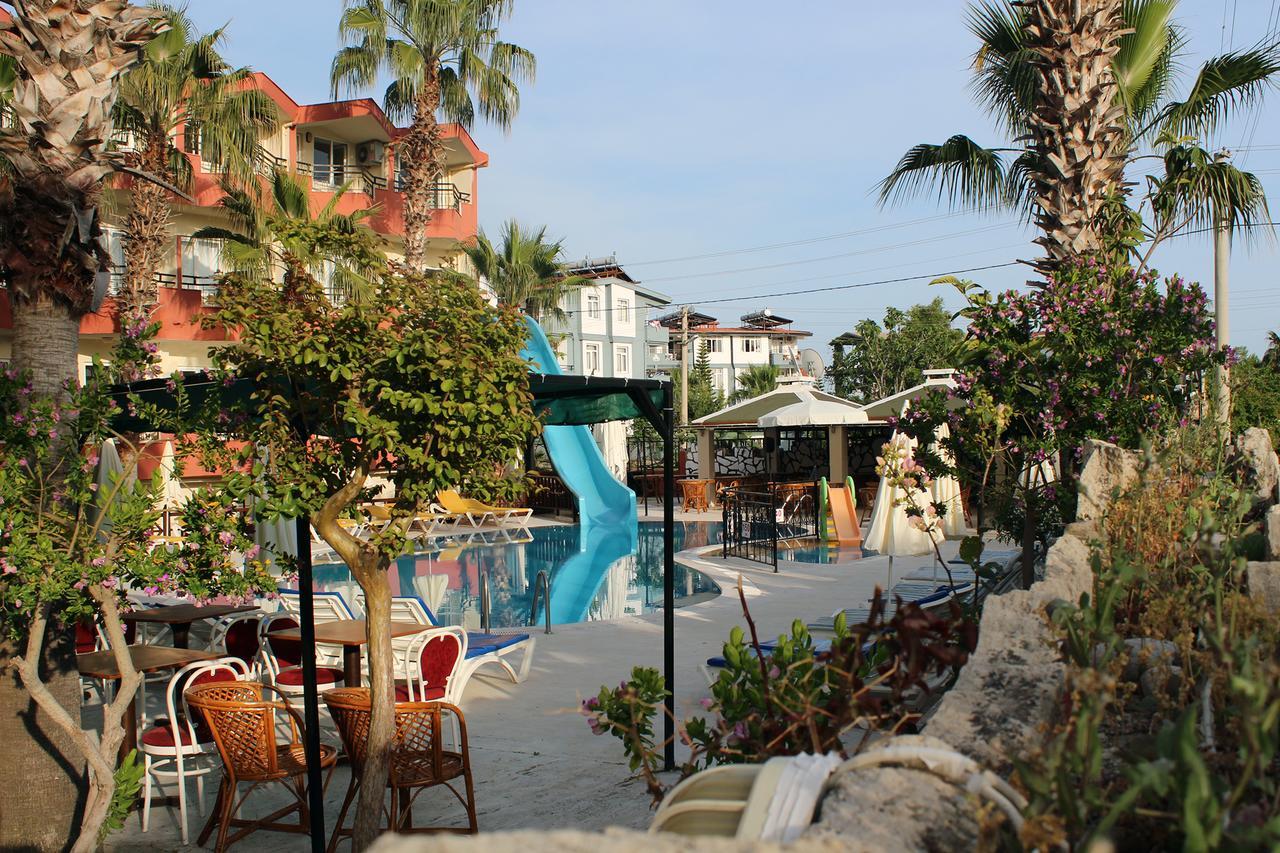 Semoris Hotel Side Bagian luar foto
