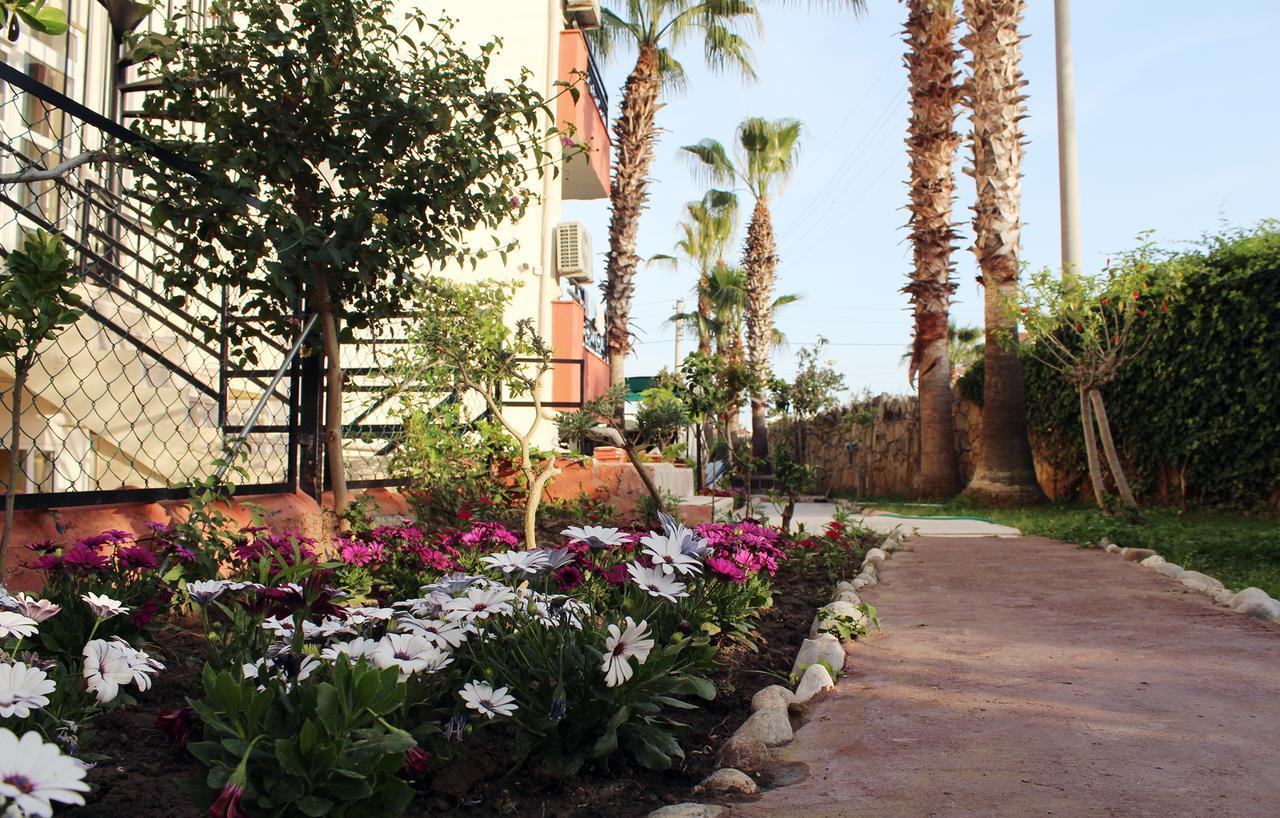 Semoris Hotel Side Bagian luar foto